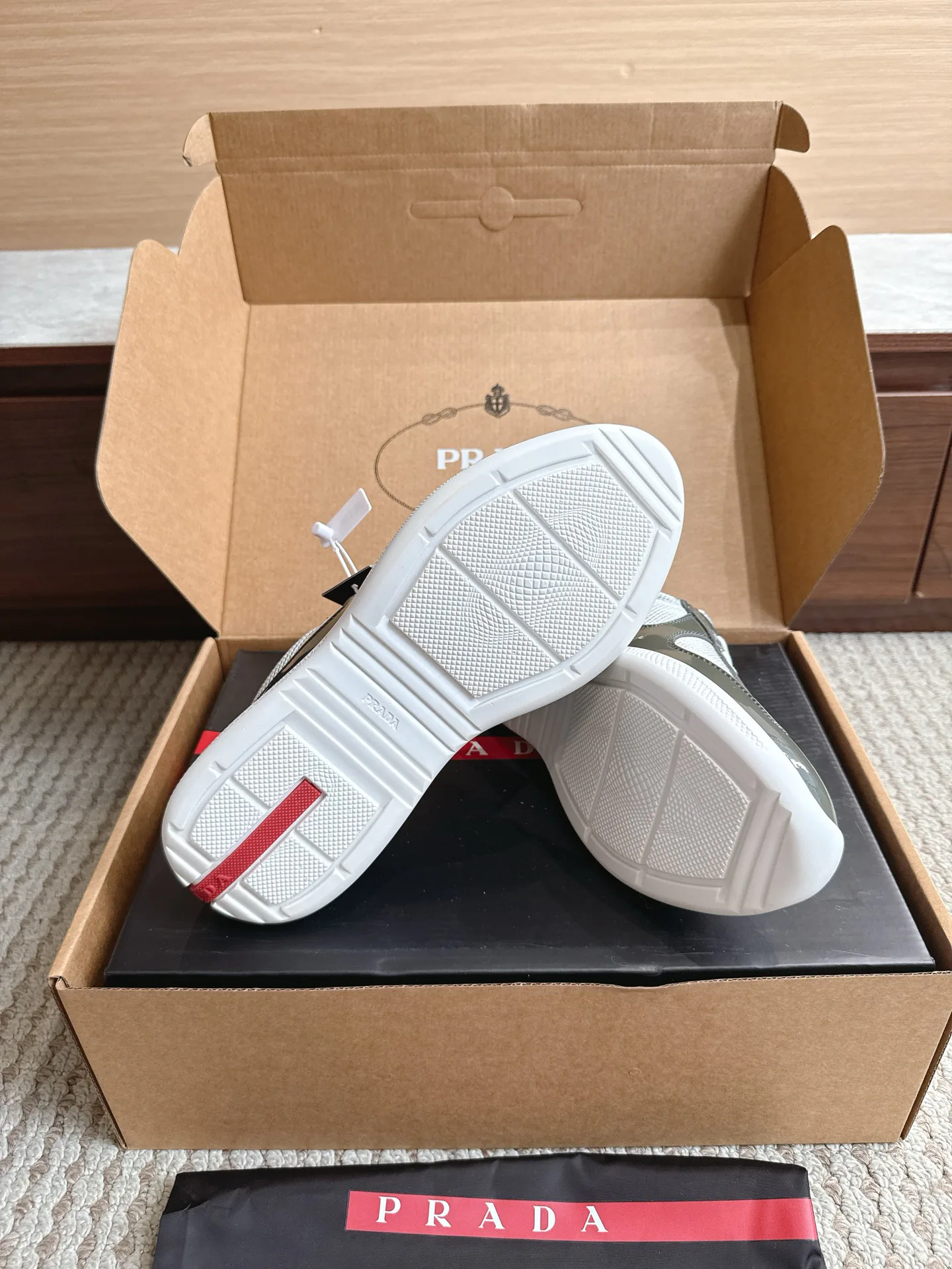 Кроссовки Женские Prada 17470435