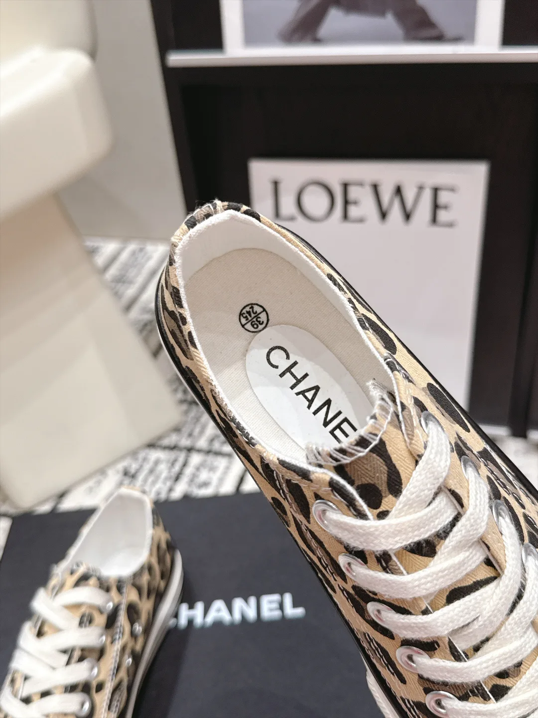 Кроссовки Женские Chanel 18139185