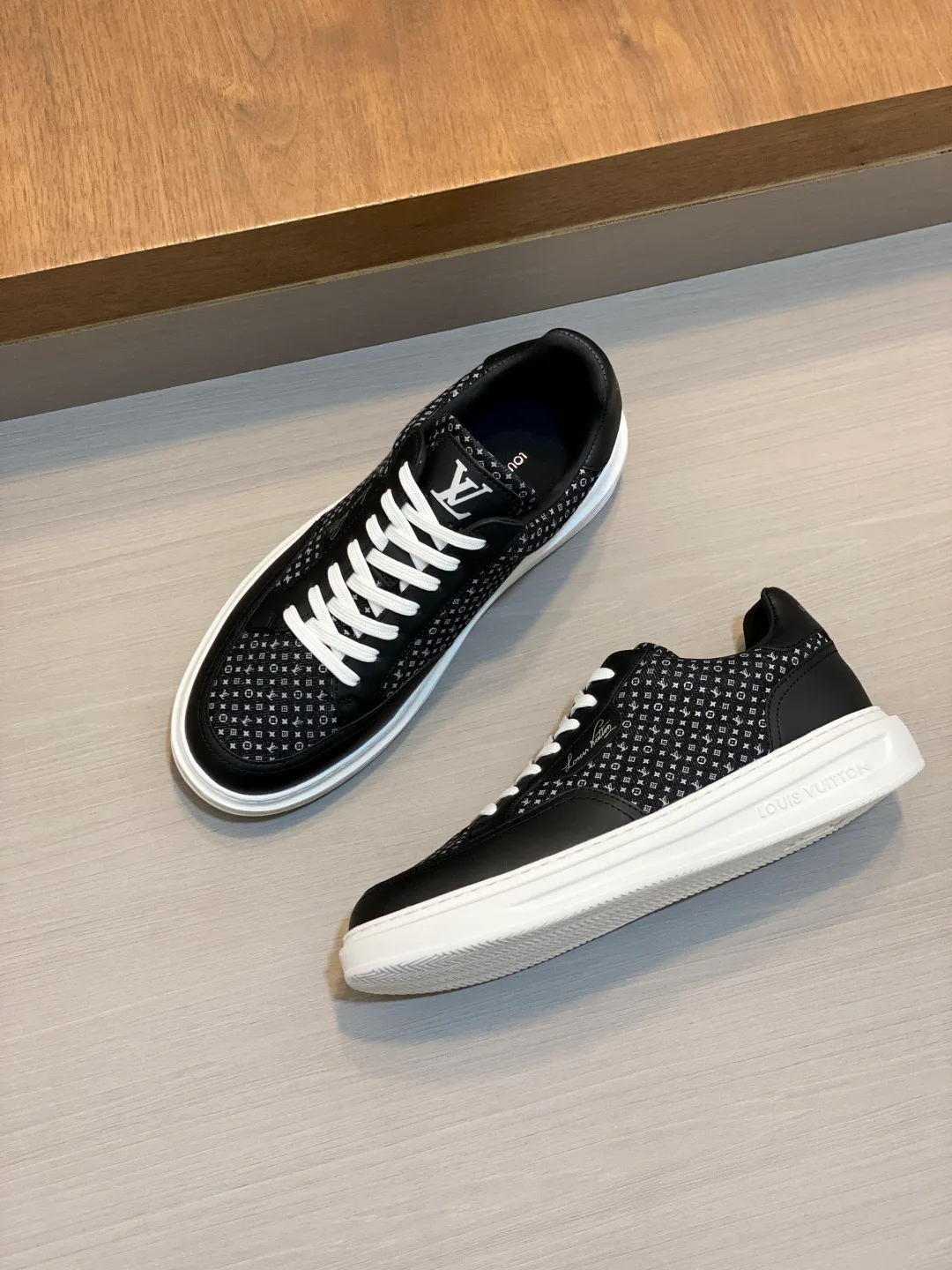 Кроссовки Мужские Louis Vuitton 18698009