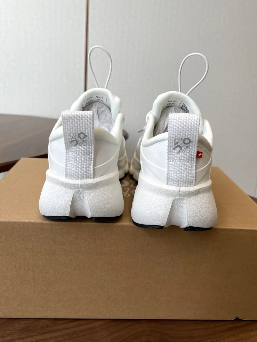 Кроссовки Женские Loewe 138021