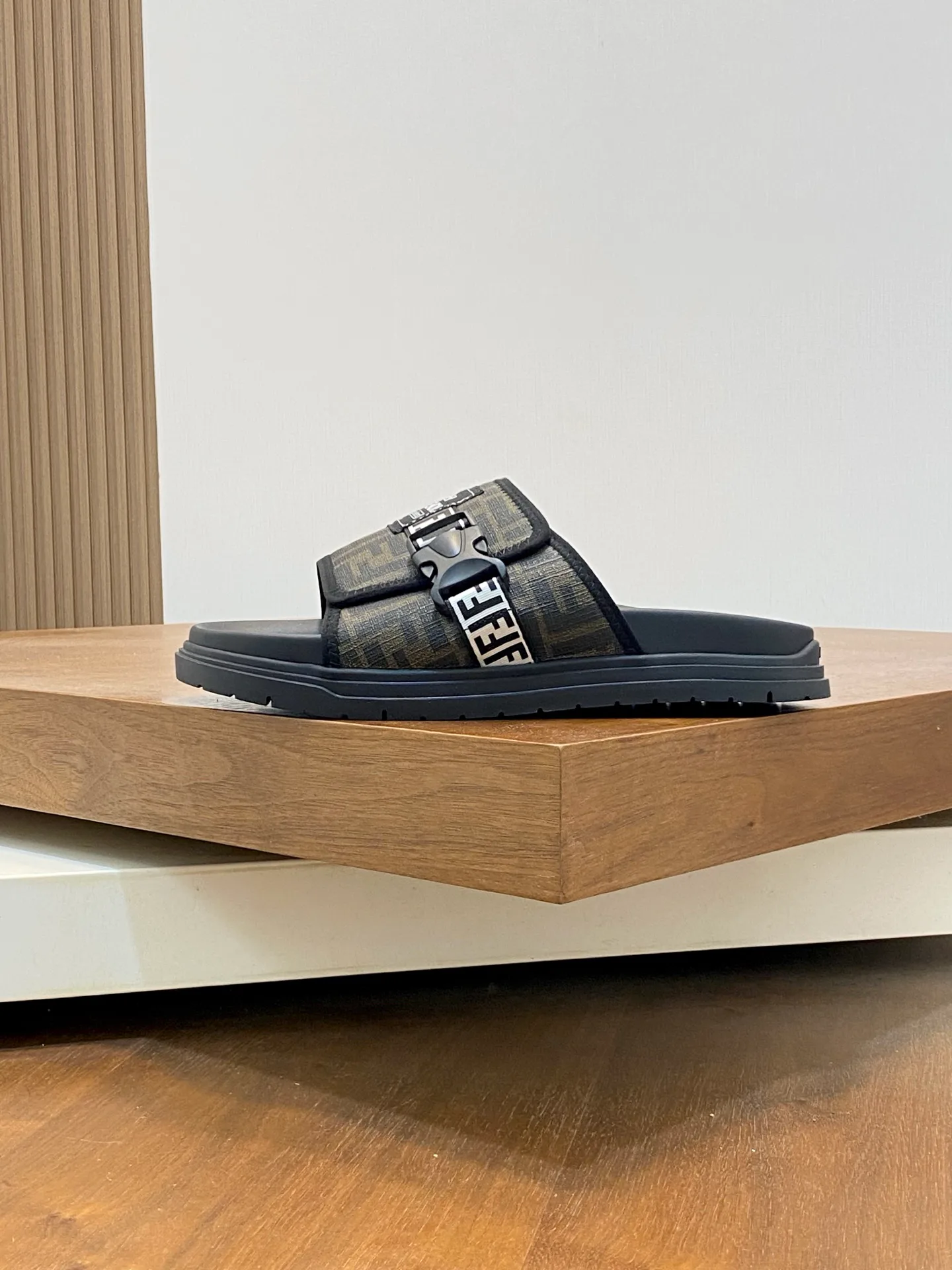 Шлепанцы Мужские Fendi 23896