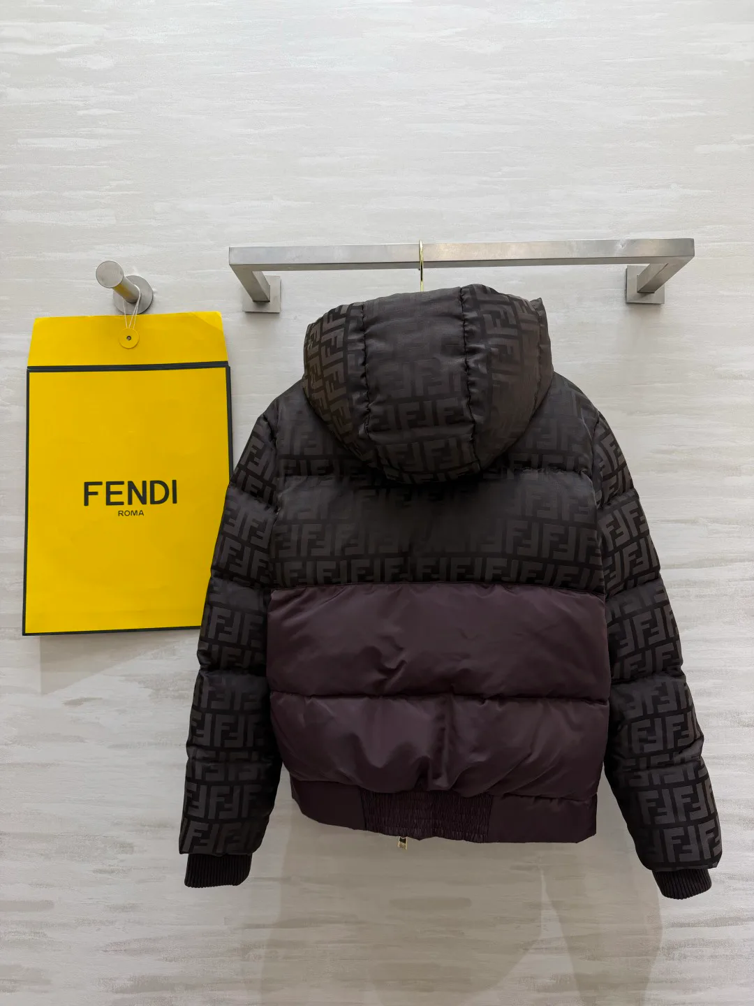 Куртки И Пуховики Женские Fendi 18768147