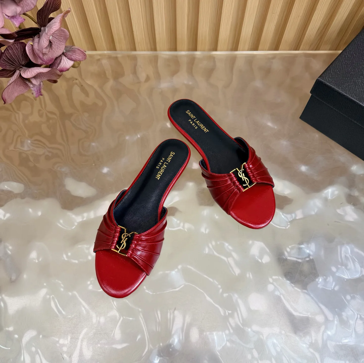 Шлепанцы Женские Saint Laurent 12684264