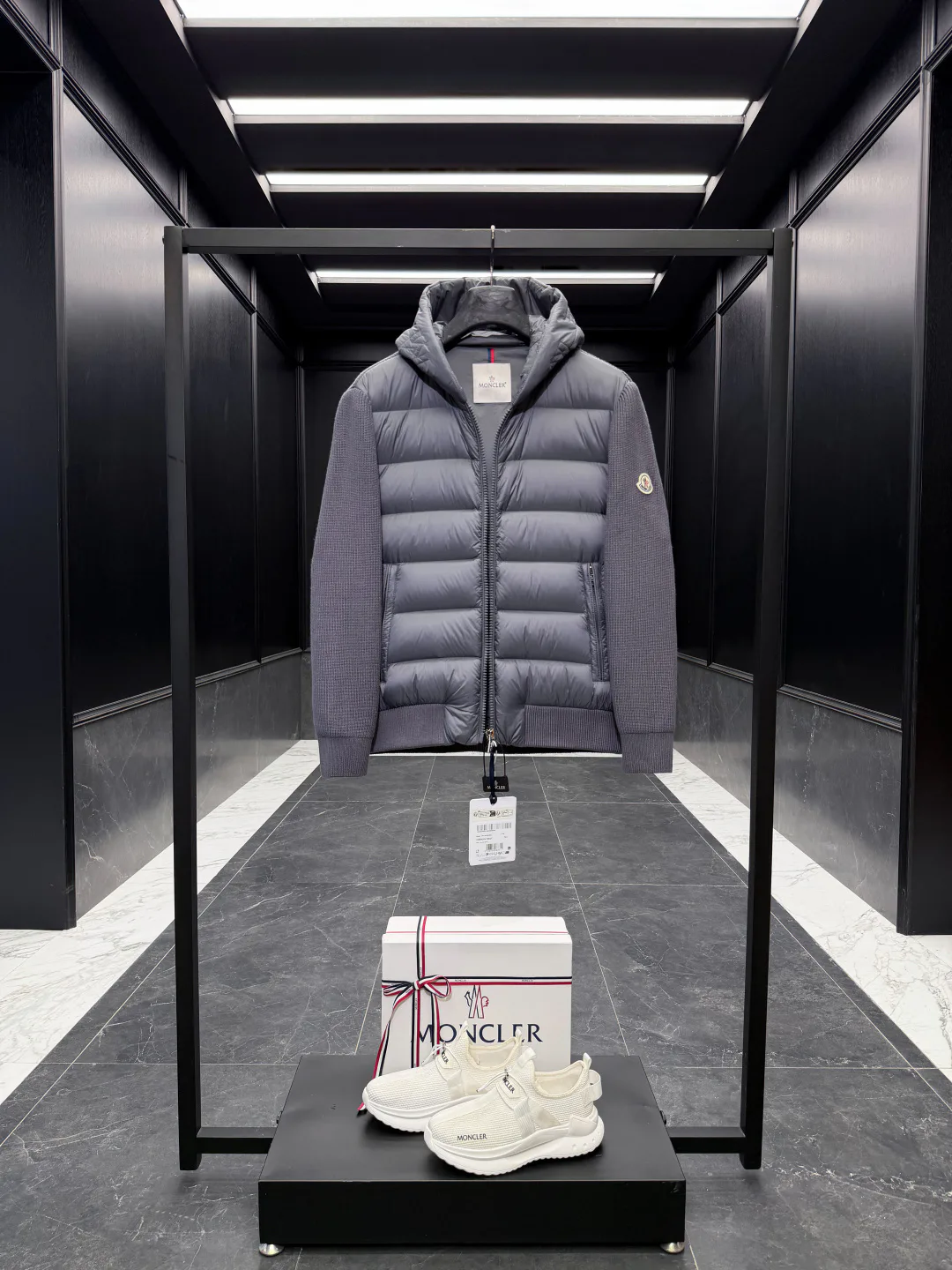 Куртки И Пуховики Мужские Moncler 18184549