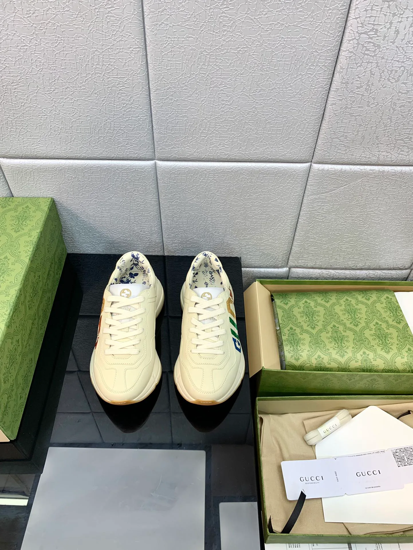 Кроссовки Женские Gucci 5120152