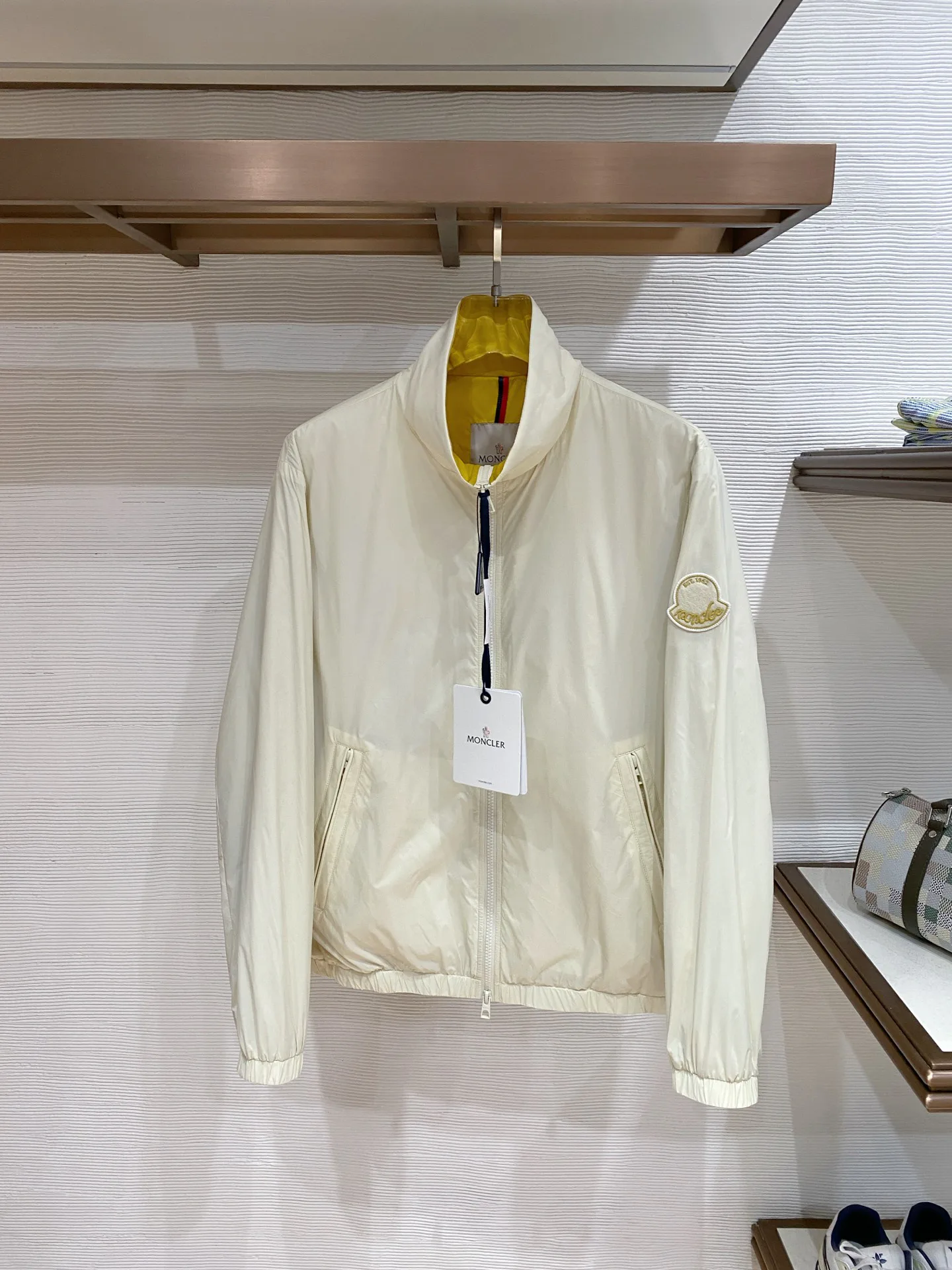 Куртки И Пуховики Мужские Moncler 11504059