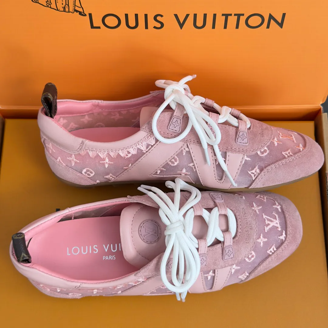 Кроссовки Женские Louis Vuitton 18083475