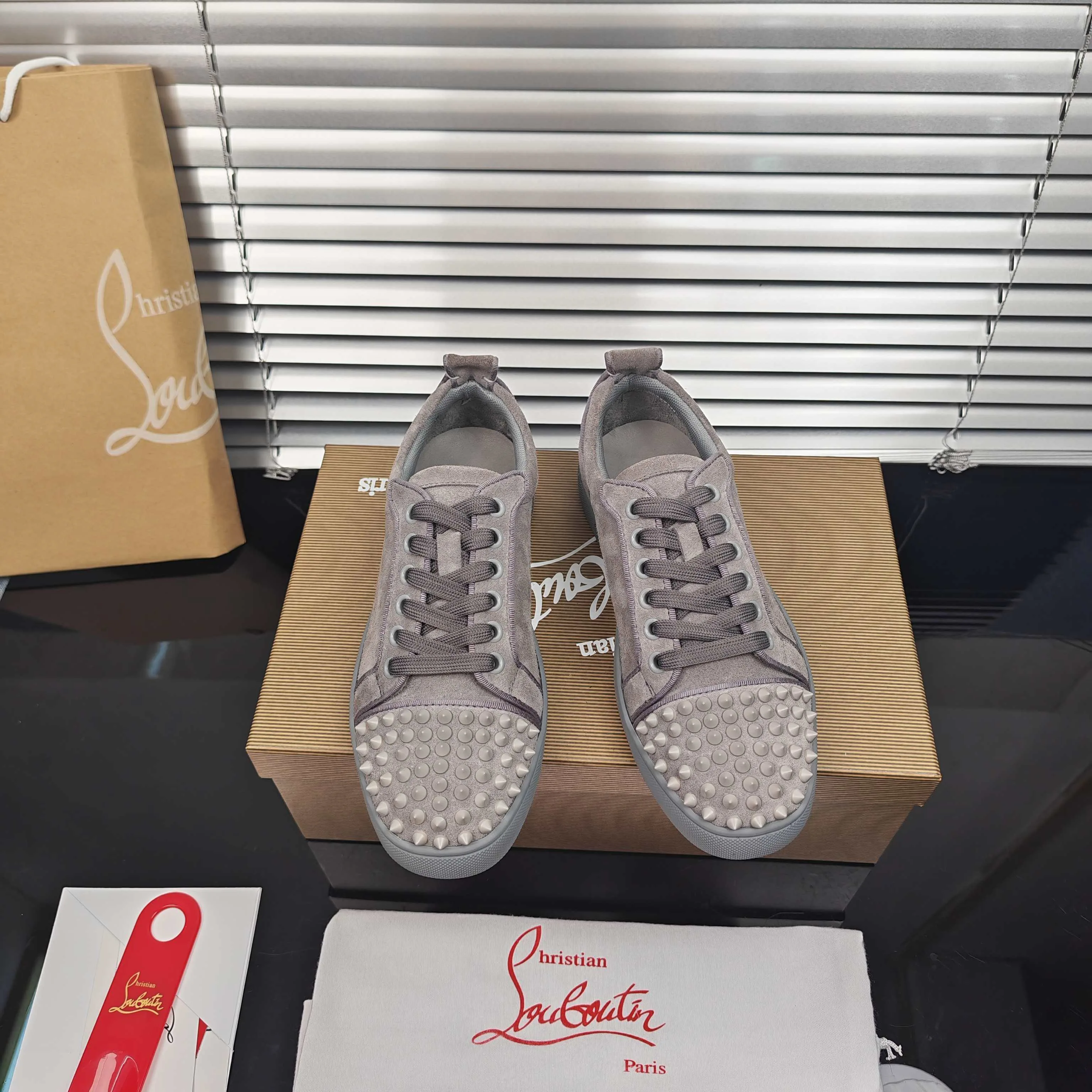 Кроссовки Женские Christian Louboutin 18039696
