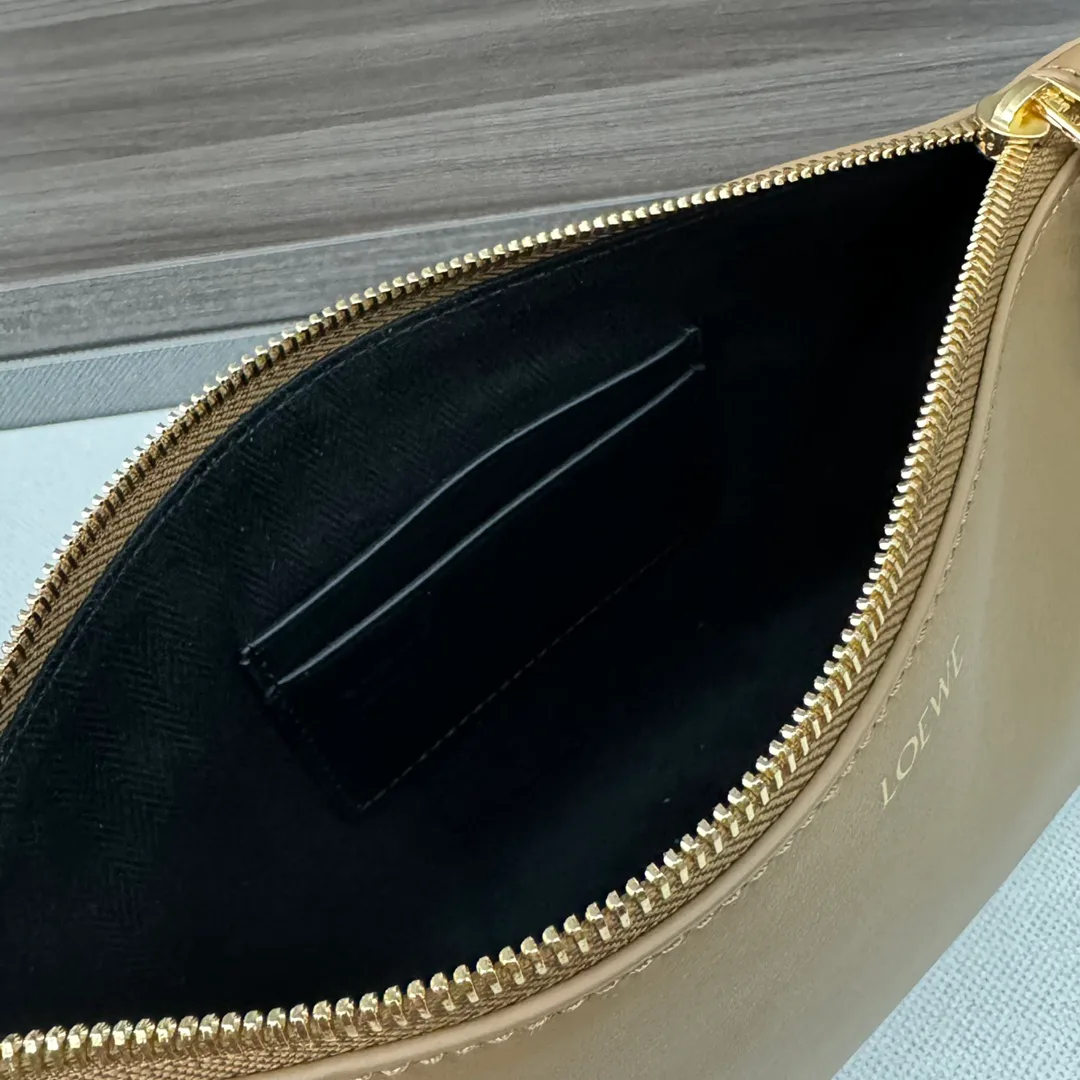 Клатчи Женские Loewe 245252