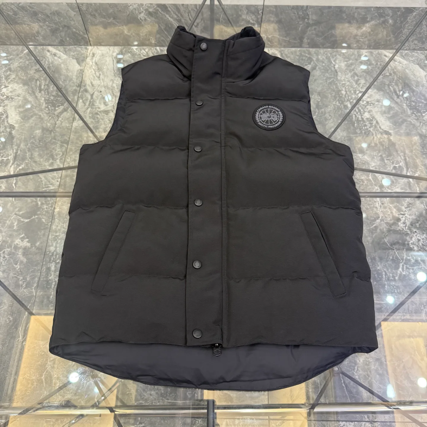 Жилеты Женские Canada Goose 17949424
