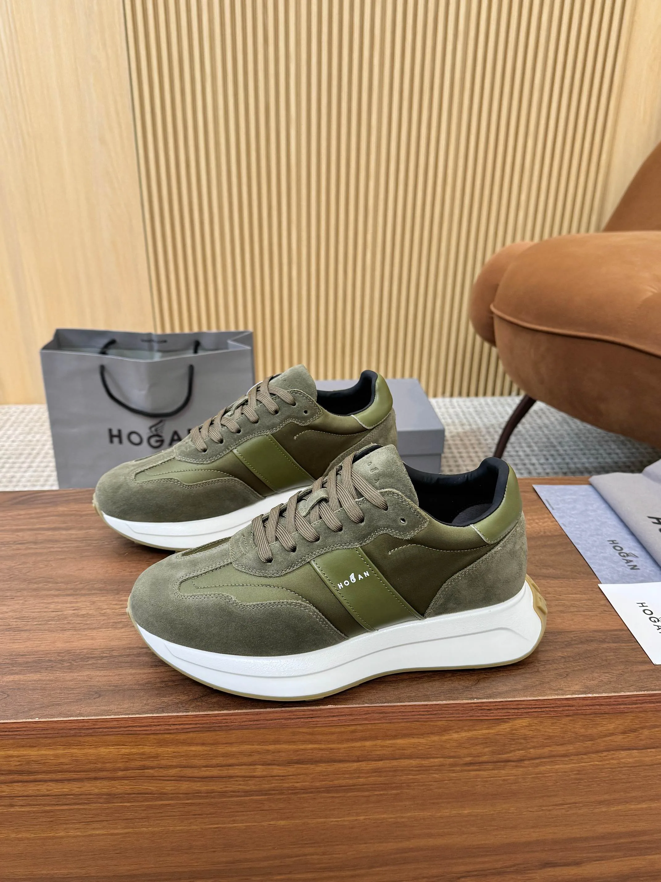 Кроссовки Женские Hogan 18877084