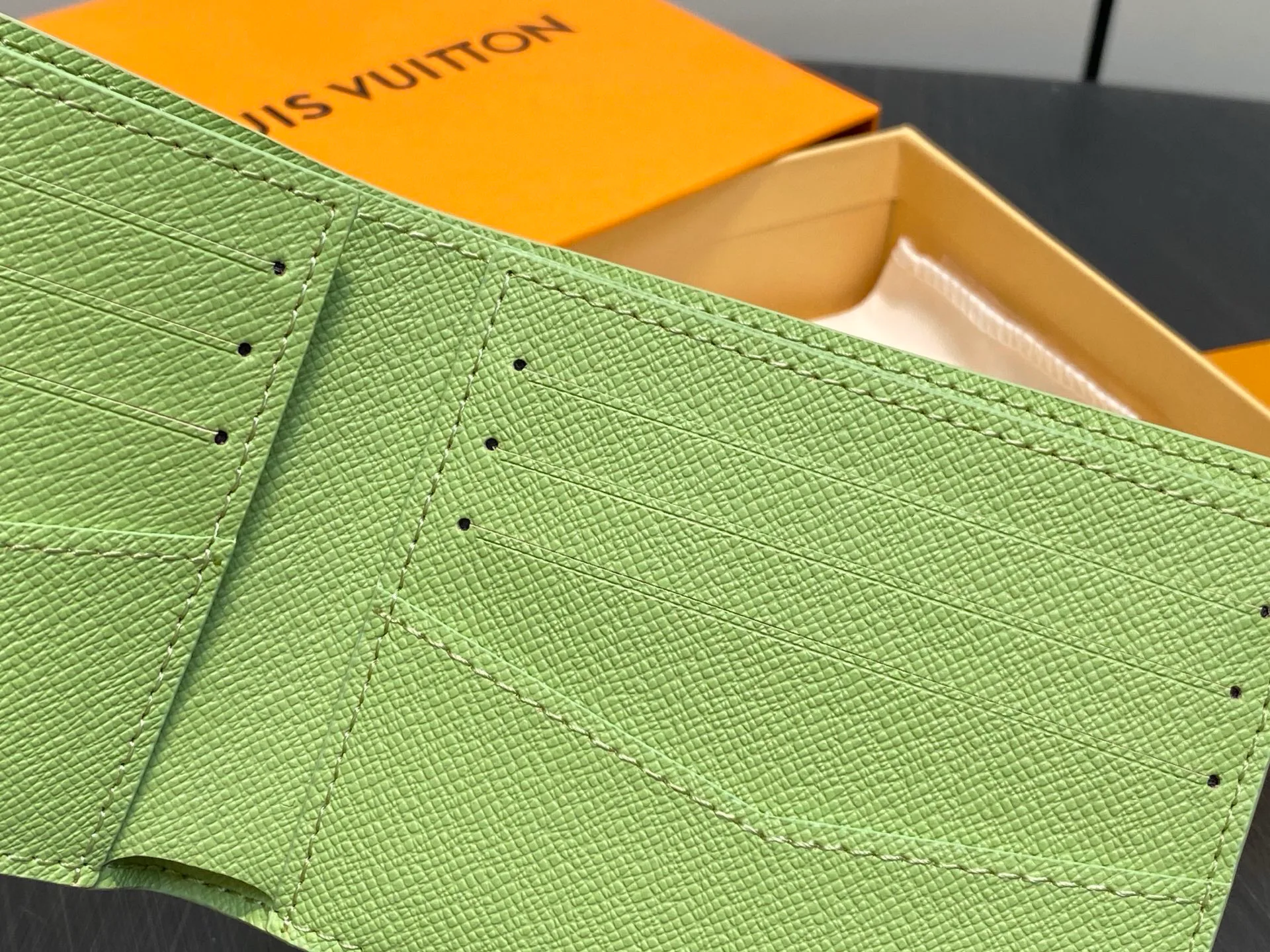 Клатчи Женские Louis Vuitton 17499414