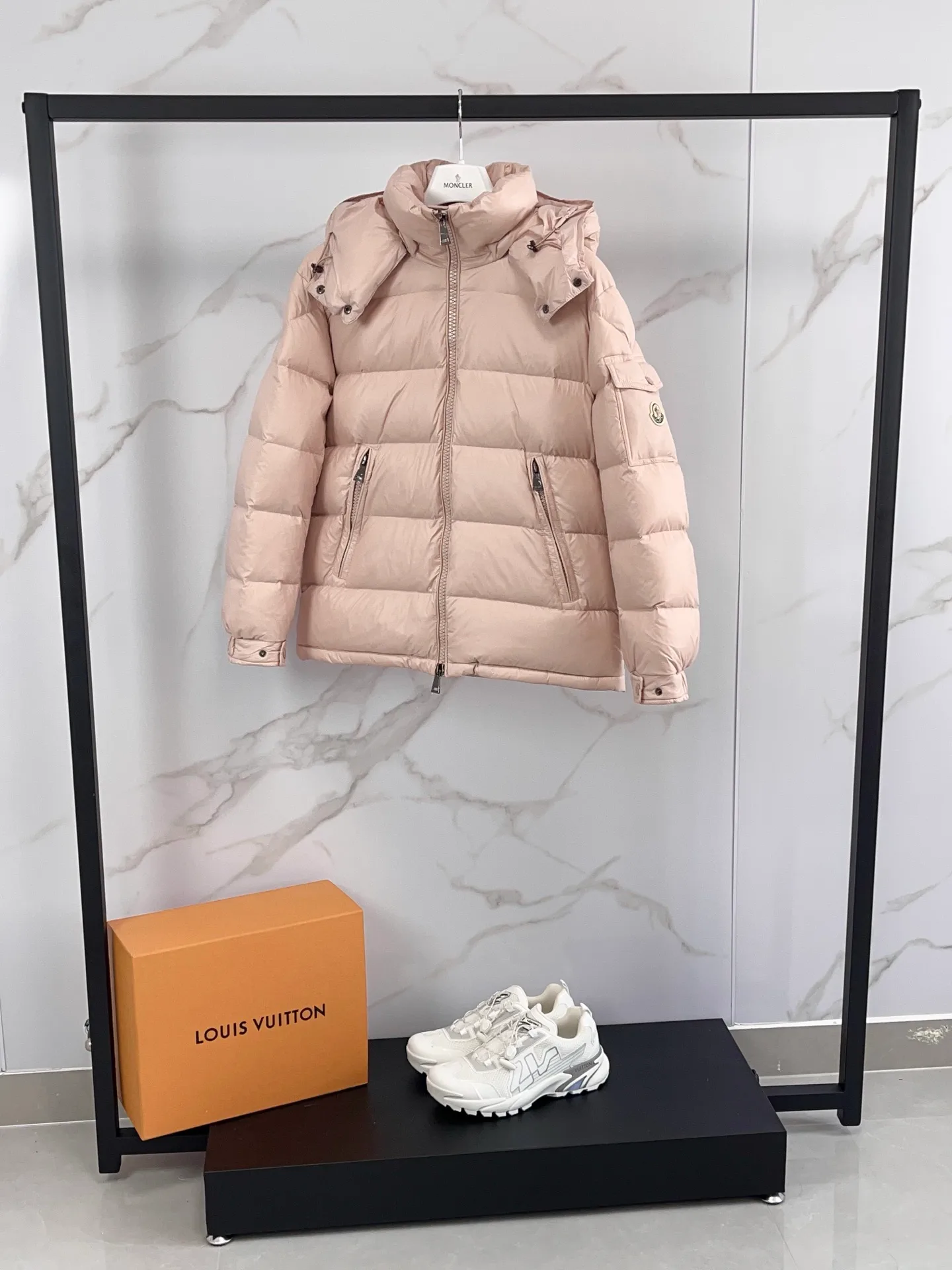 Куртки И Пуховики Женские Moncler 18391729