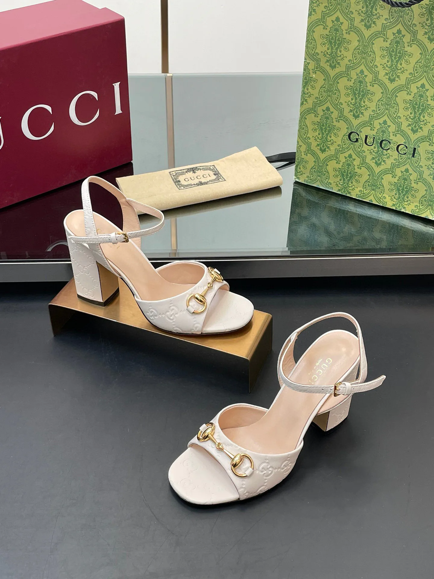Босоножки Женские Gucci 17614709