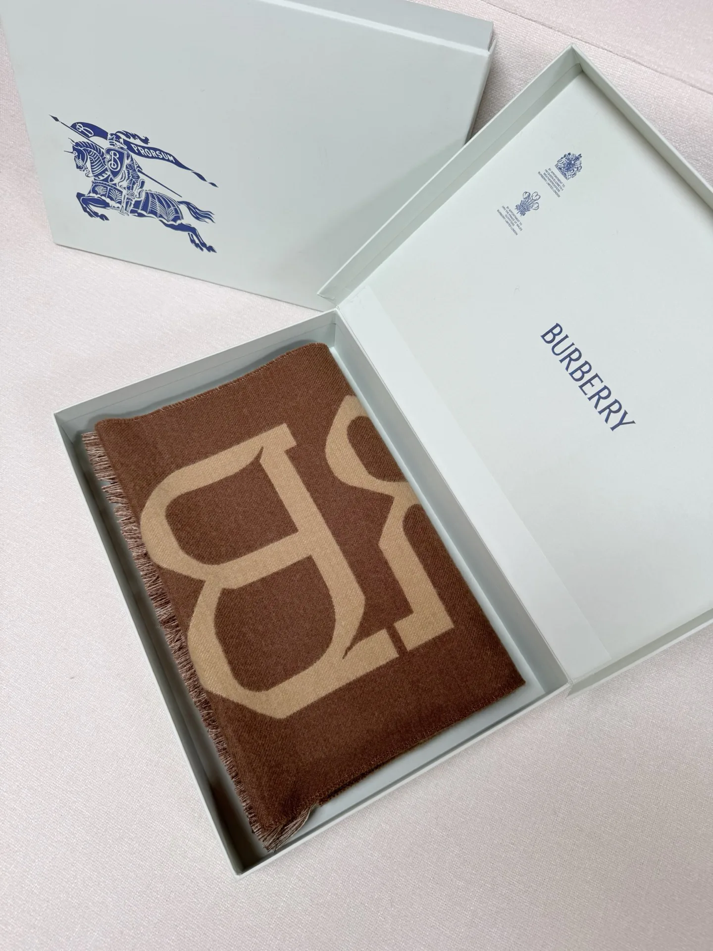 Шарфы Burberry 848593