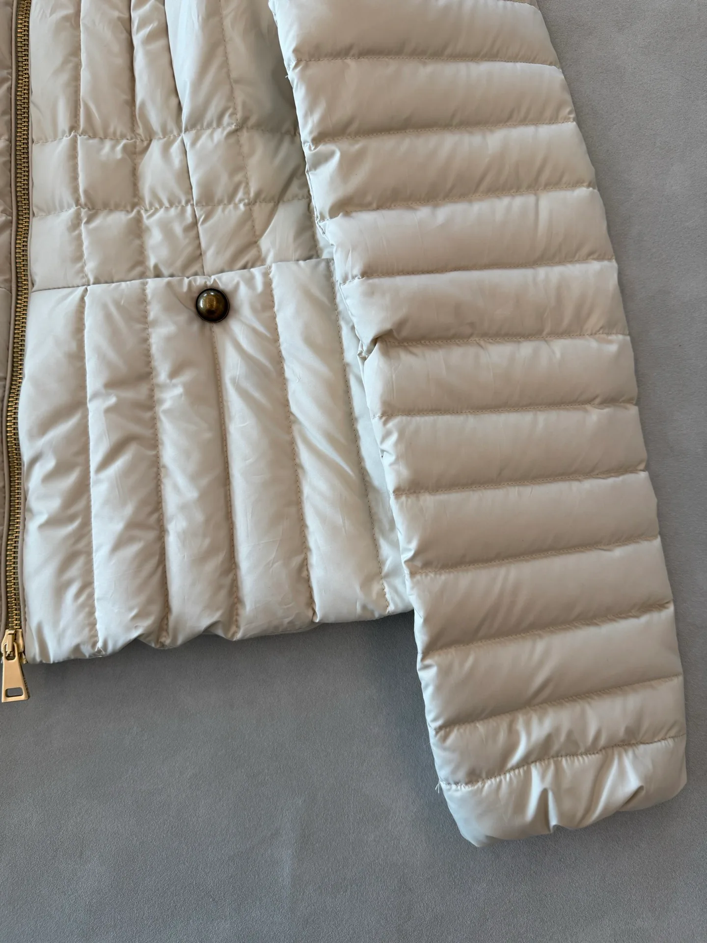 Куртки И Пуховики Женские Moncler 18491949