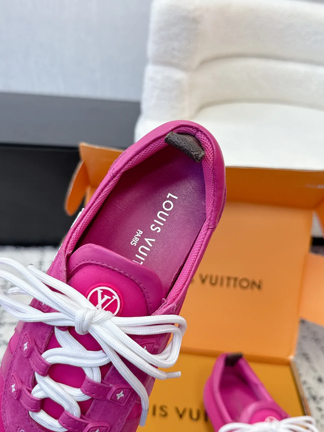Кроссовки Женские Louis Vuitton 18409677