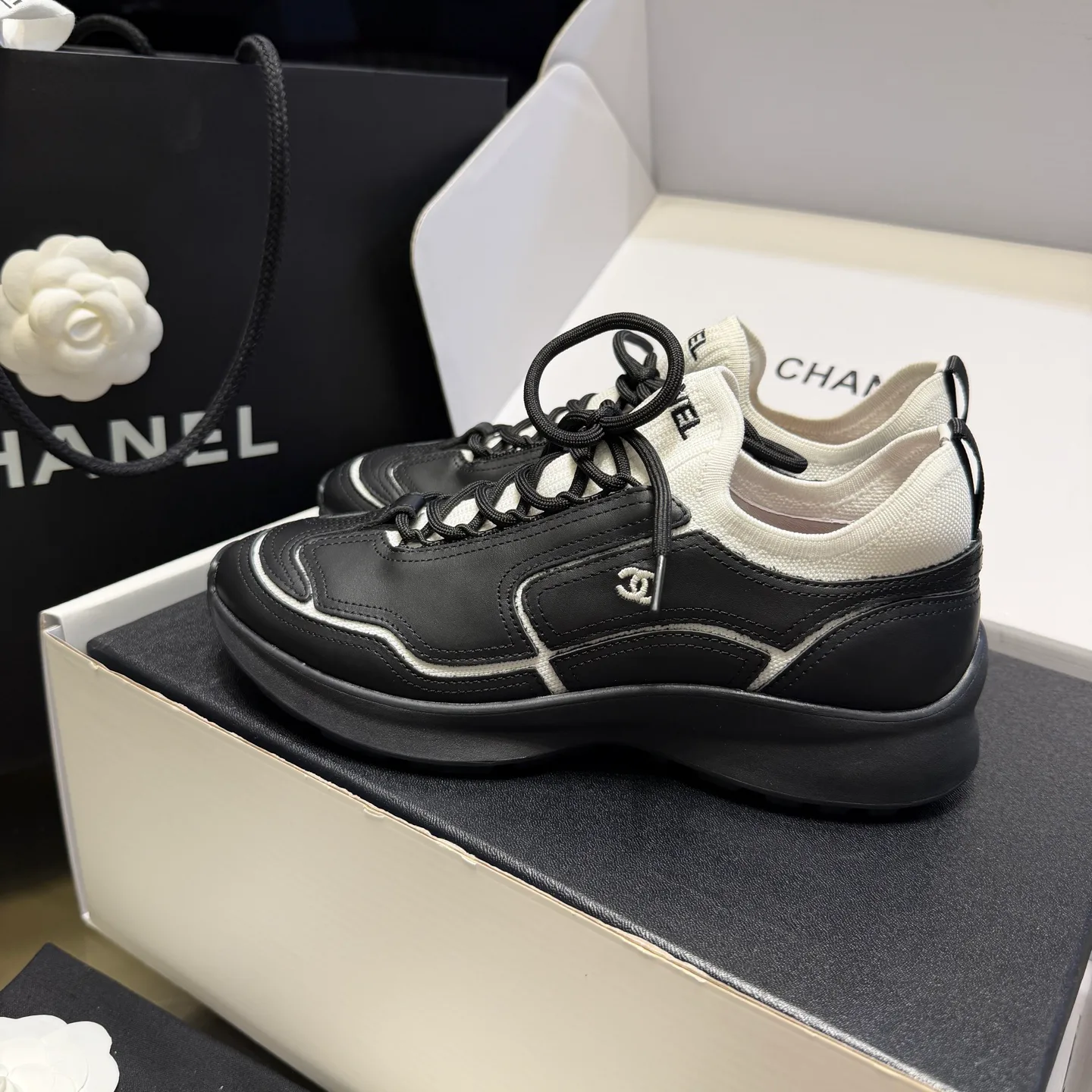 Кроссовки Женские Chanel 17877251