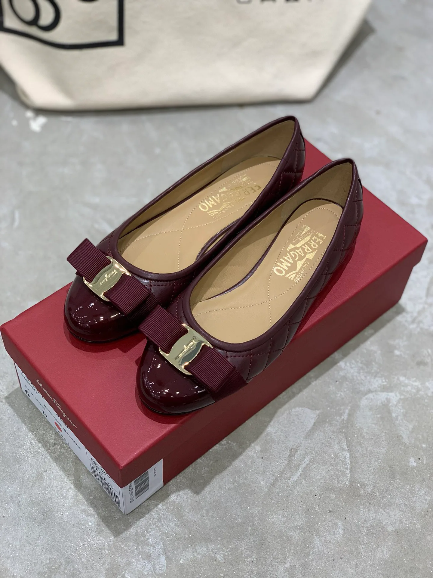 Балетки Женские Salvatore Ferragamo 17642576