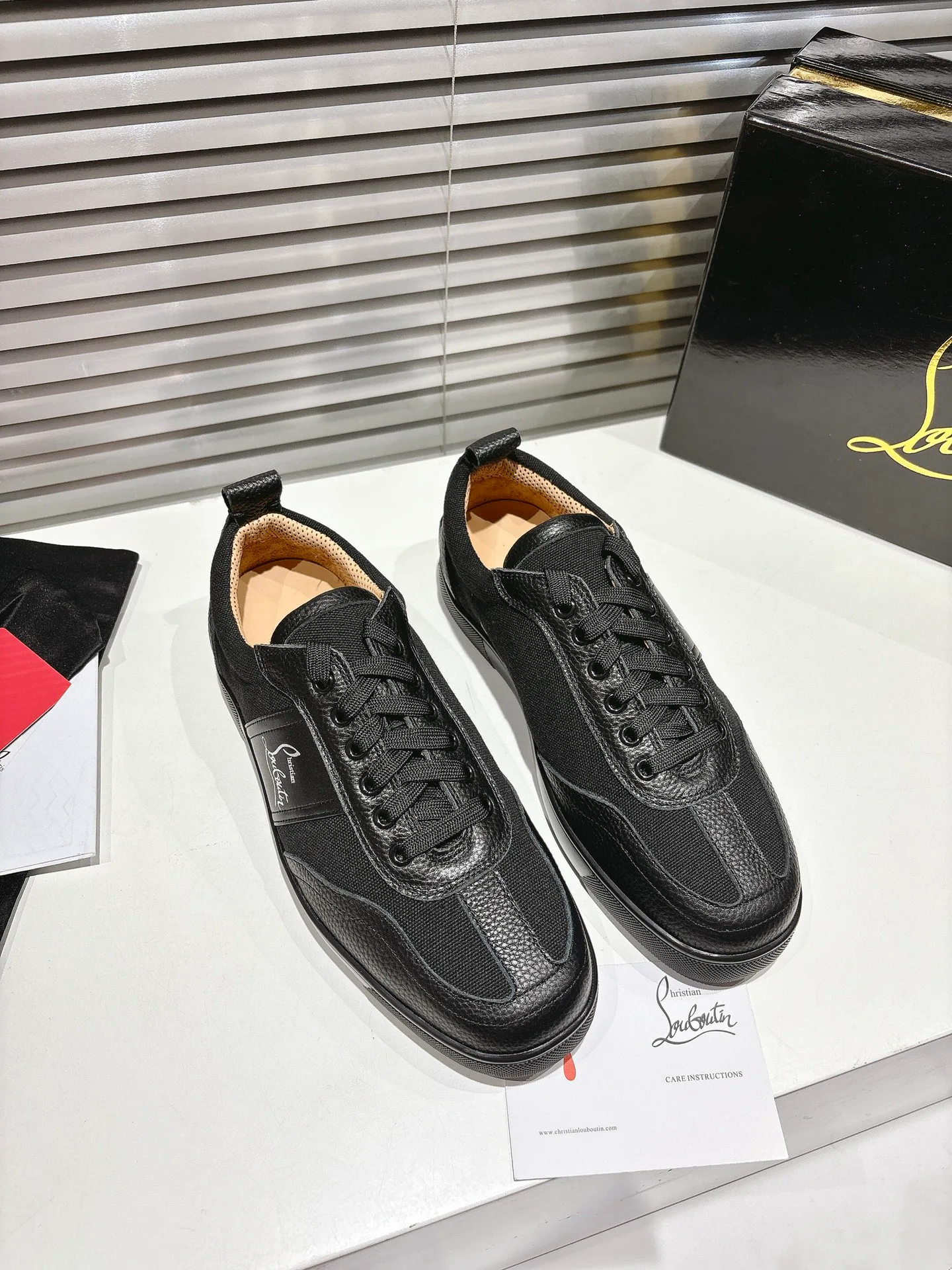 Кроссовки Женские Christian Louboutin 18835413