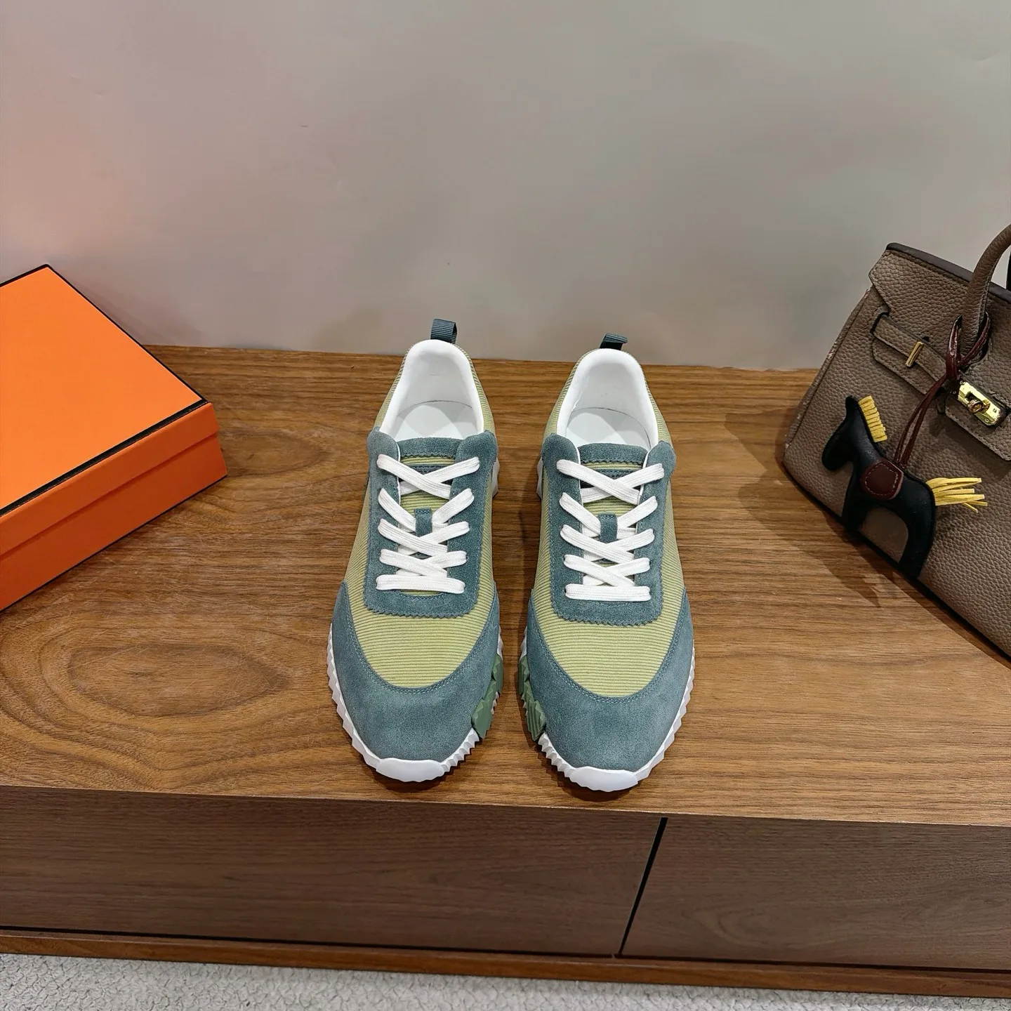 Кроссовки Женские Hermes 18729619