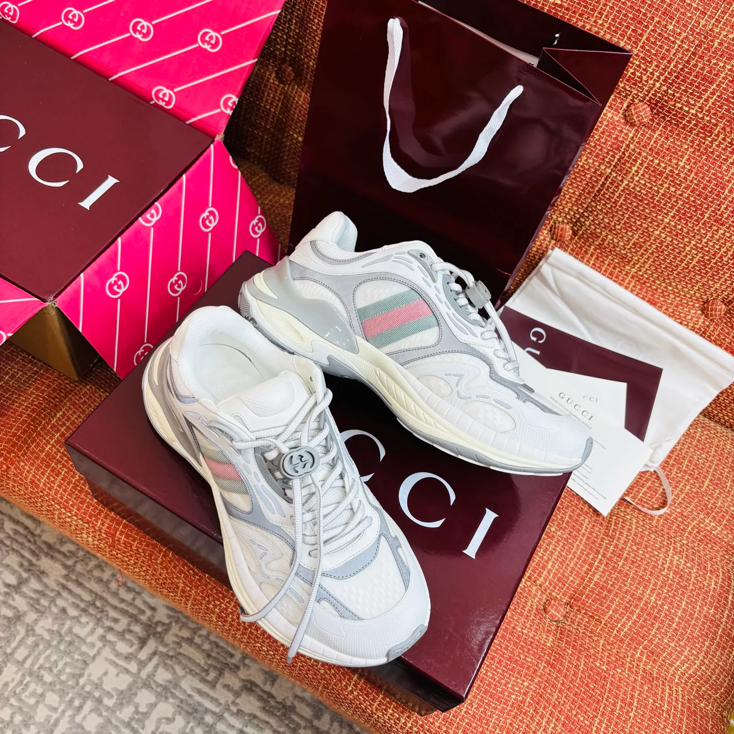 Кроссовки Женские Gucci 18039612