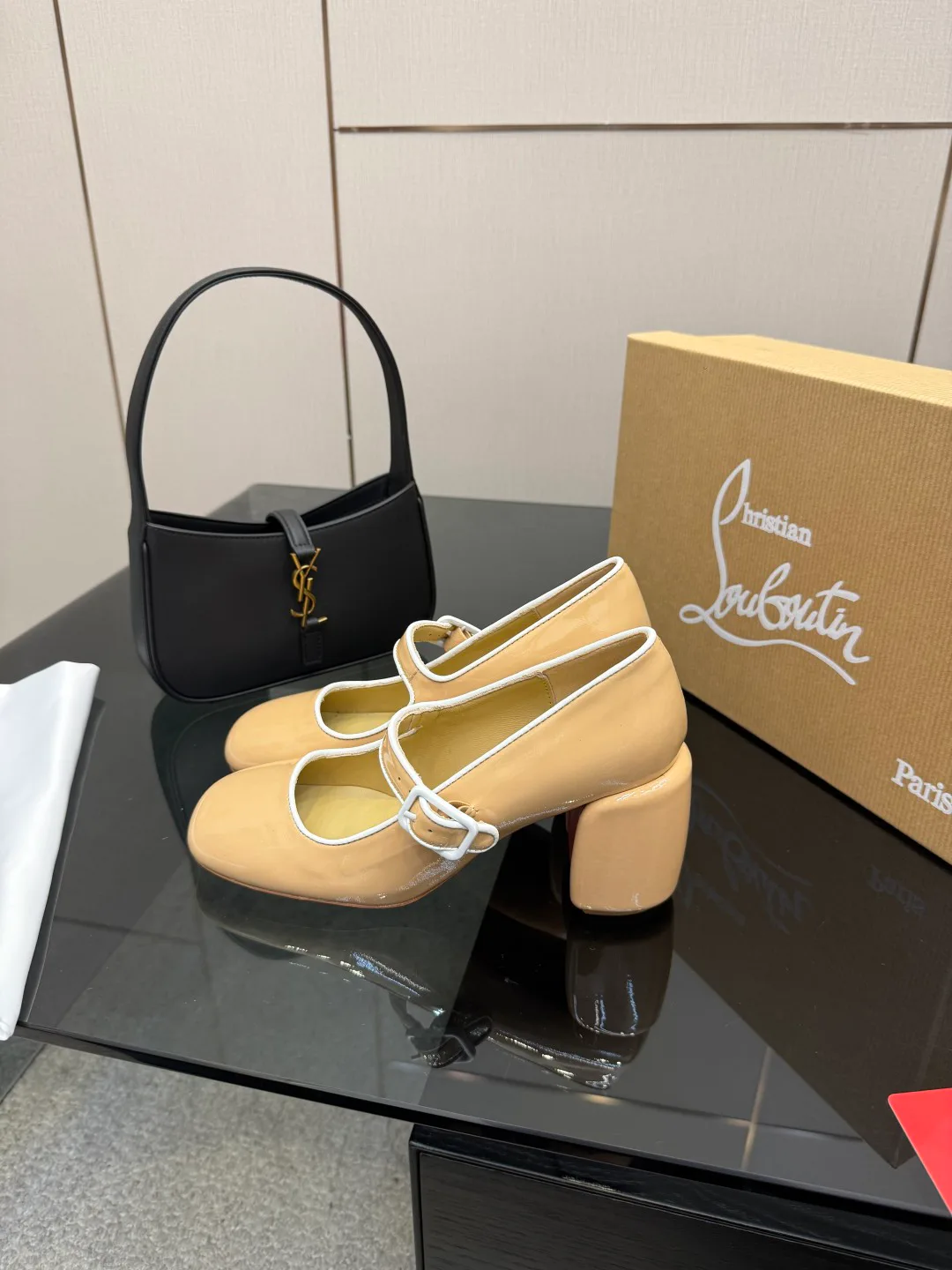 Туфли Женские Christian Louboutin 555384