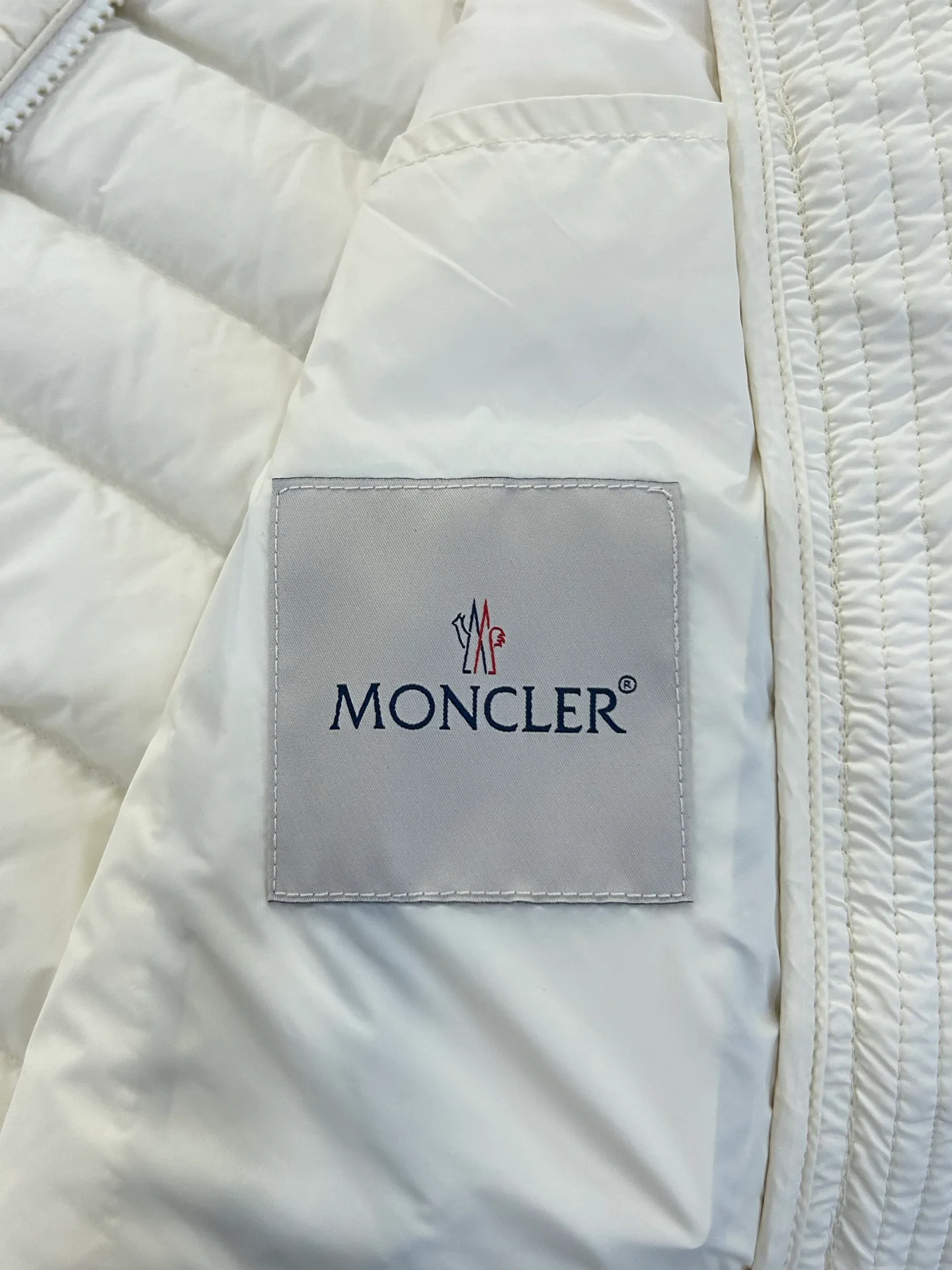 Куртки И Пуховики Мужские Moncler 18231513