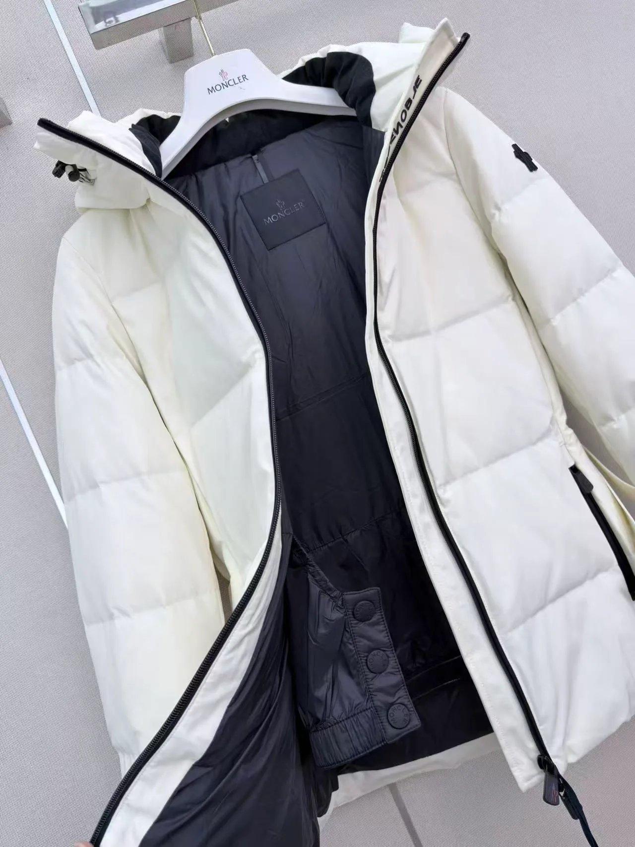 Куртки И Пуховики Женские Moncler 19247633