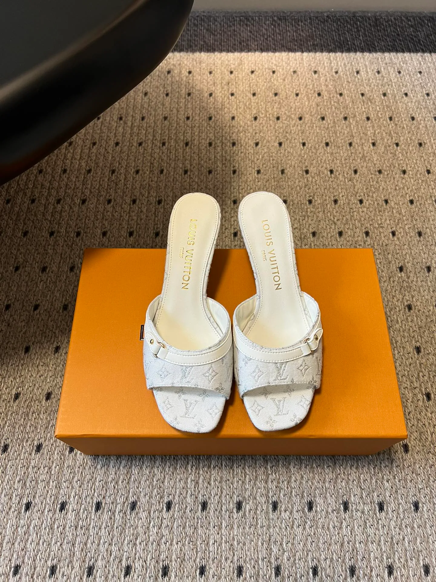 Босоножки Женские Louis Vuitton 12713399