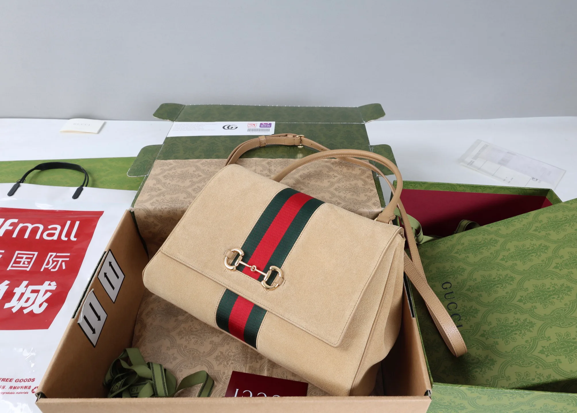 Классические Сумки Женские Gucci 18250566