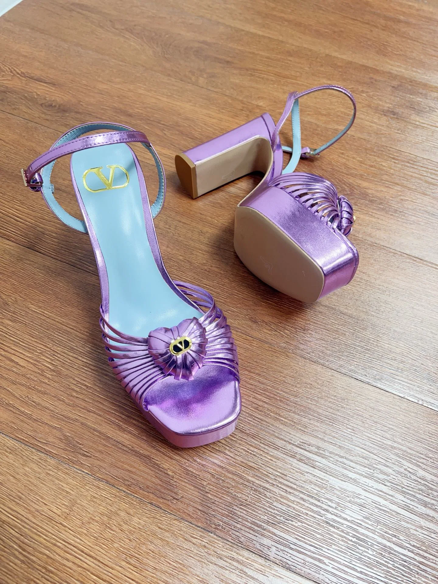 Босоножки Женские Valentino 10994250