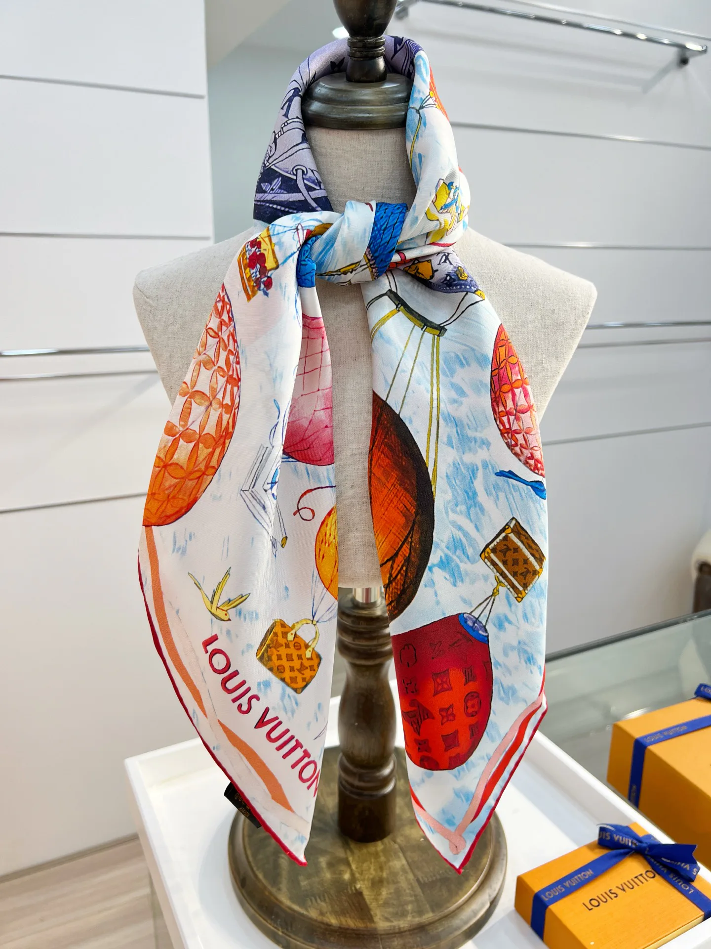 Платки Louis Vuitton 11882919
