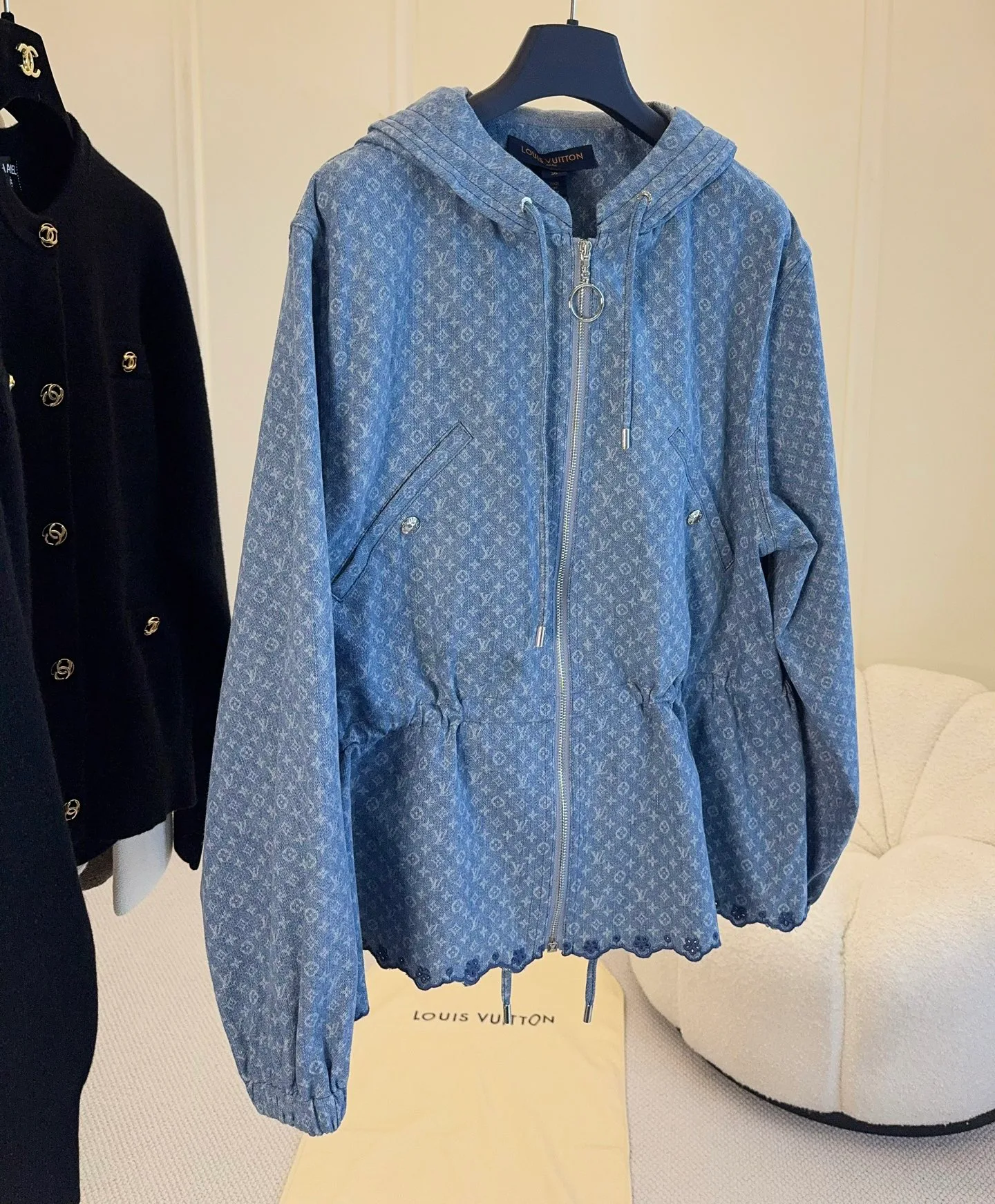 Куртки И Пуховики Женские Louis Vuitton 18405498