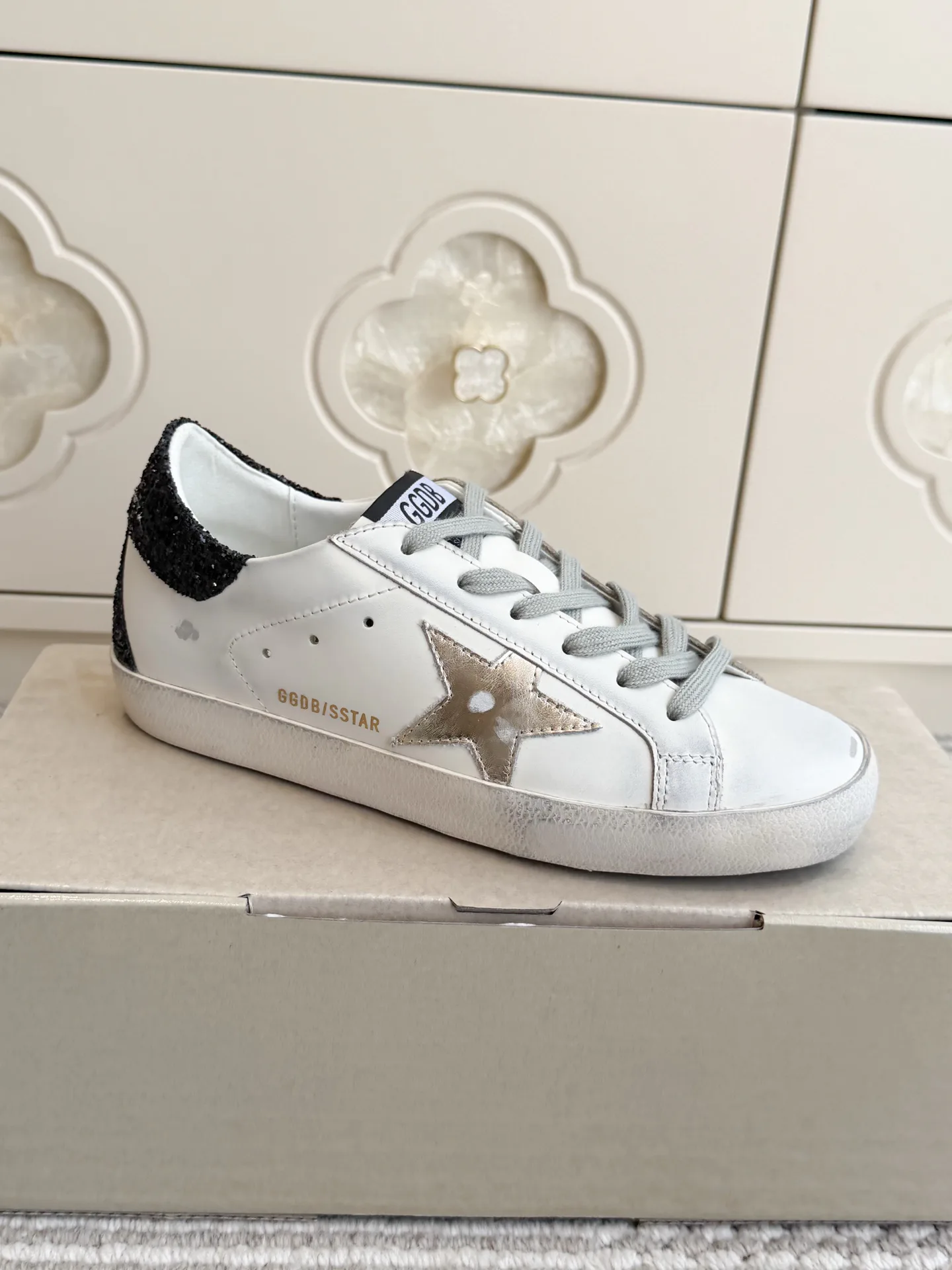 Кроссовки Женские Golden Goose 18856823