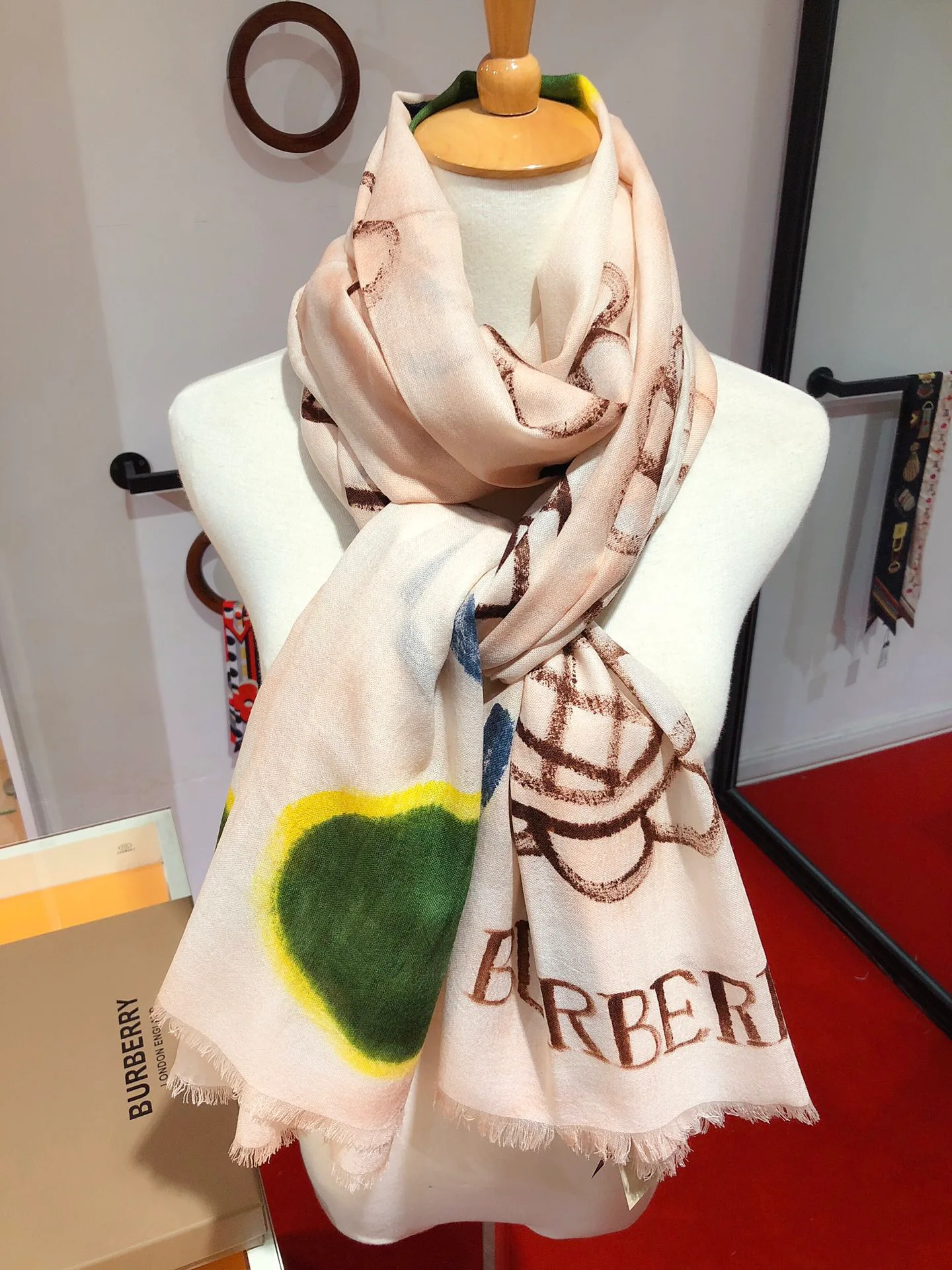 Шарфы Burberry 1780856