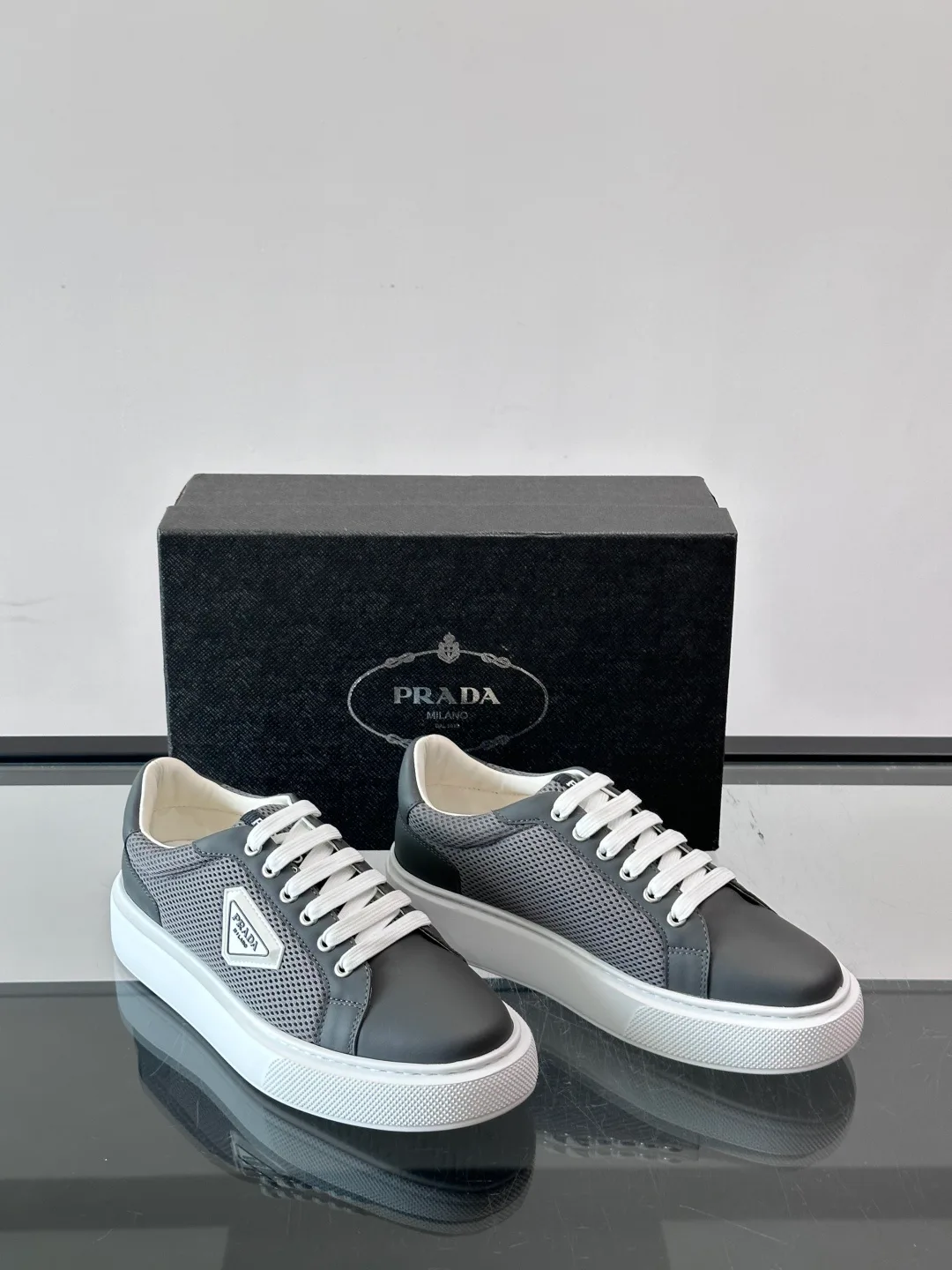 Кроссовки Женские Prada 17497963