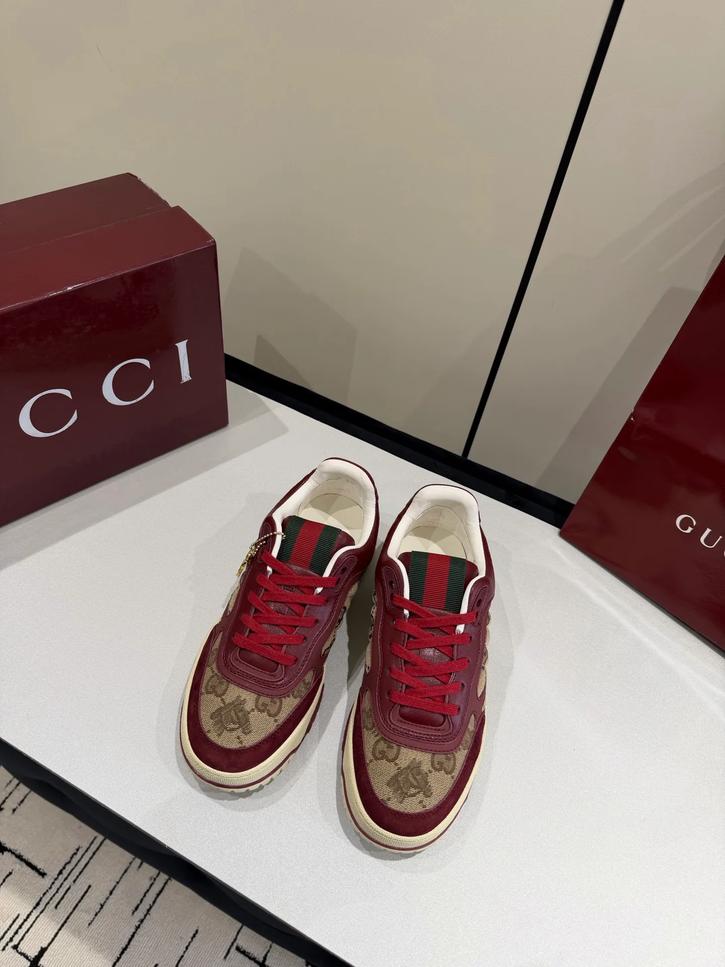Кроссовки Женские Gucci 13570901