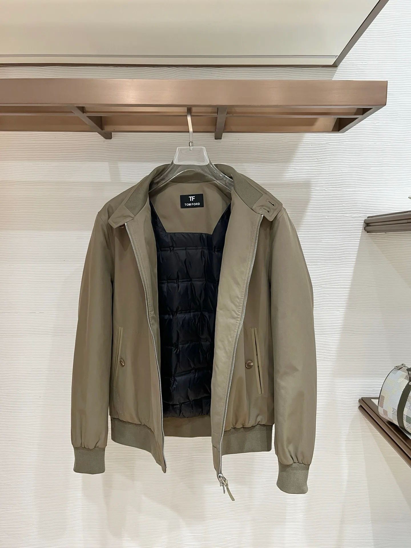 Пуховики Женские Tom Ford 243830