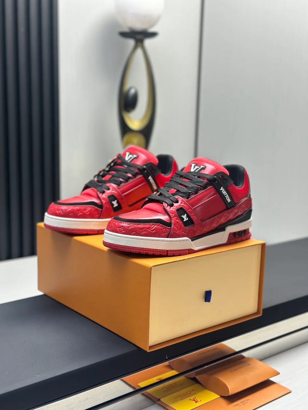 Кроссовки Женские Louis Vuitton 18011576