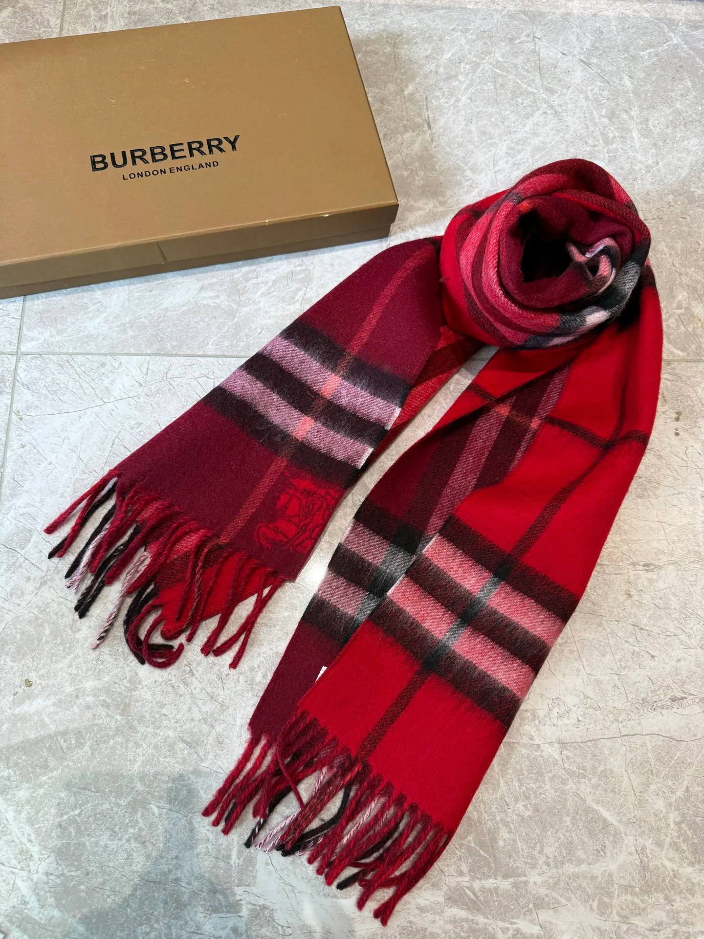 Шарфы Burberry 18275106