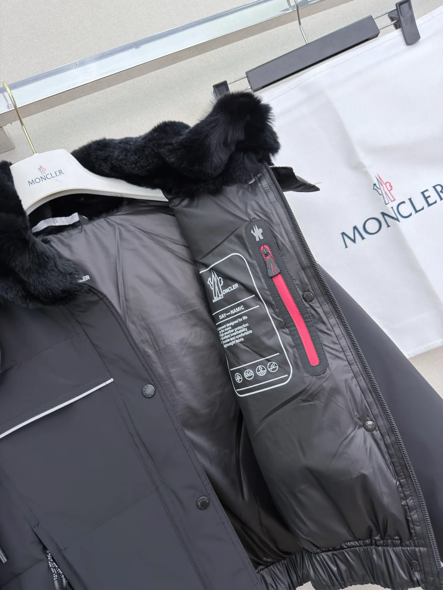 Куртки И Пуховики Женские Moncler 19589659