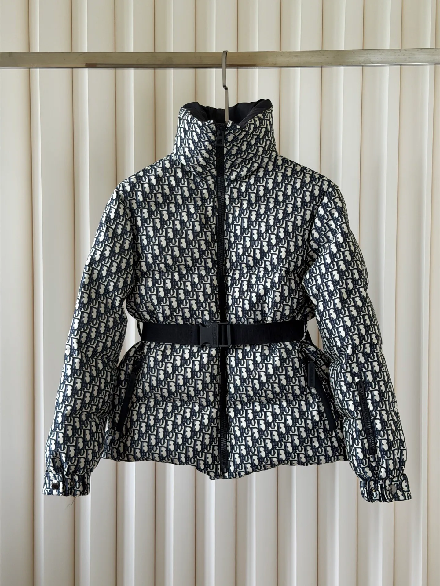 Куртки И Пуховики Женские Christian Dior 17953380