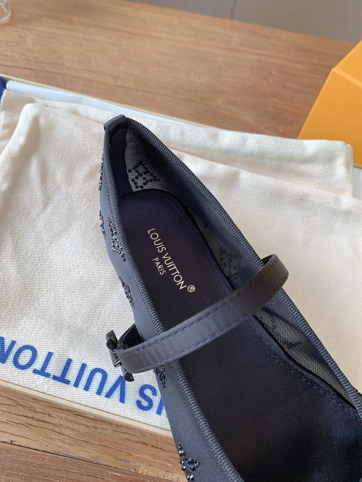 Балетки Женские Louis Vuitton 18365400