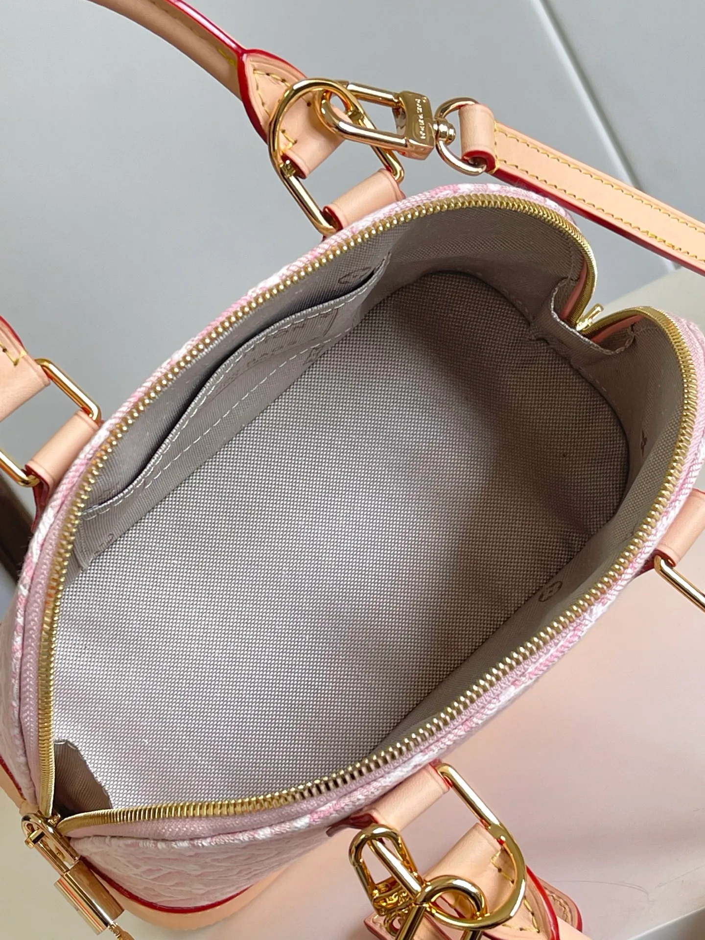 Классические Сумки Женские Louis Vuitton 18170463