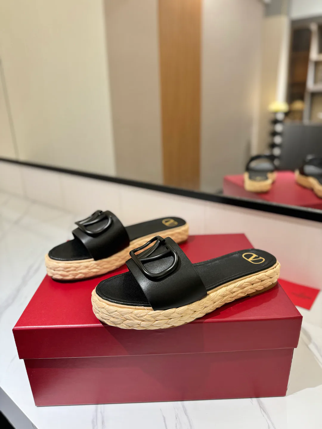 Босоножки Женские Valentino 17946607