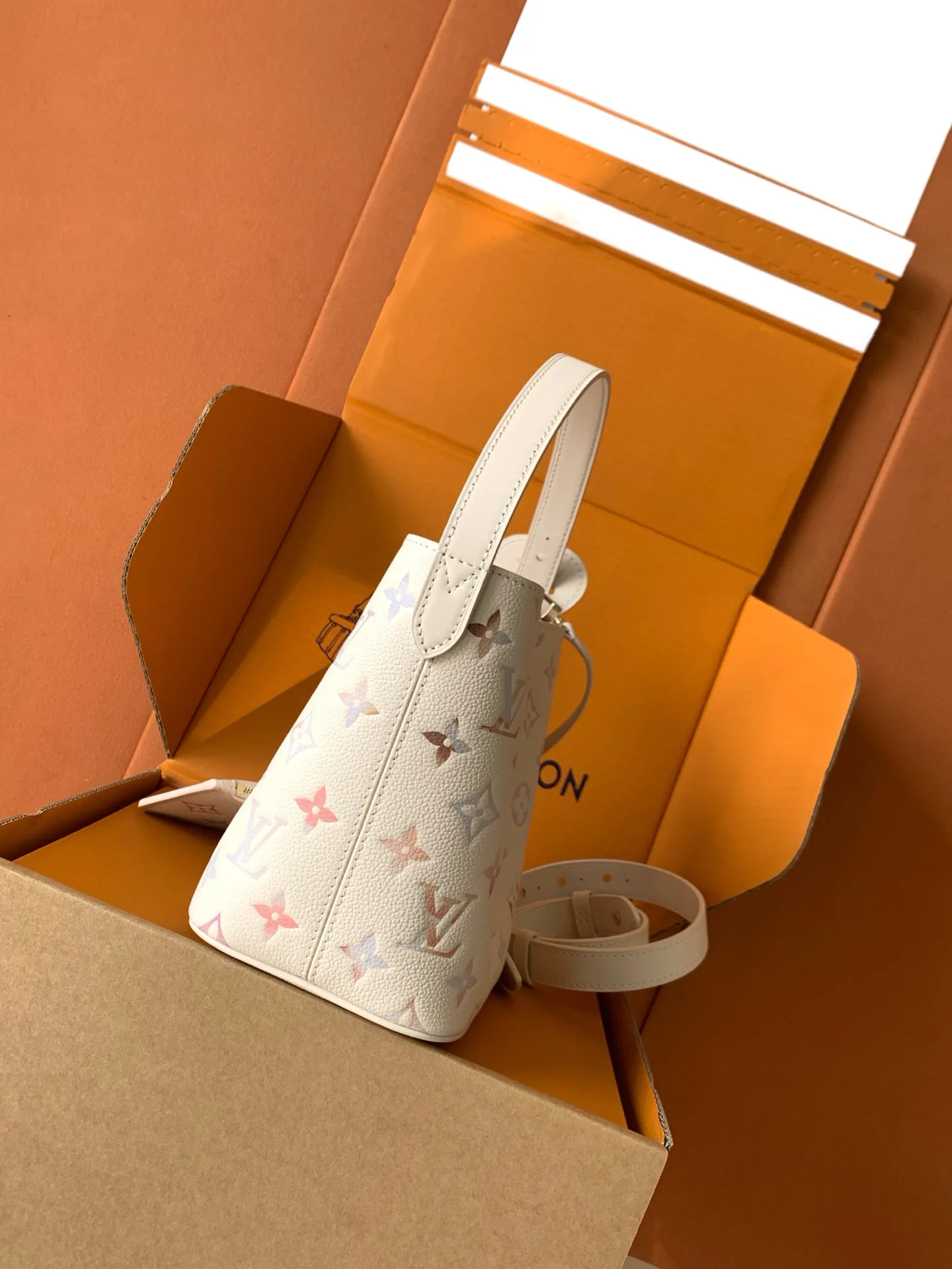 Классические Сумки Женские Louis Vuitton 18156570