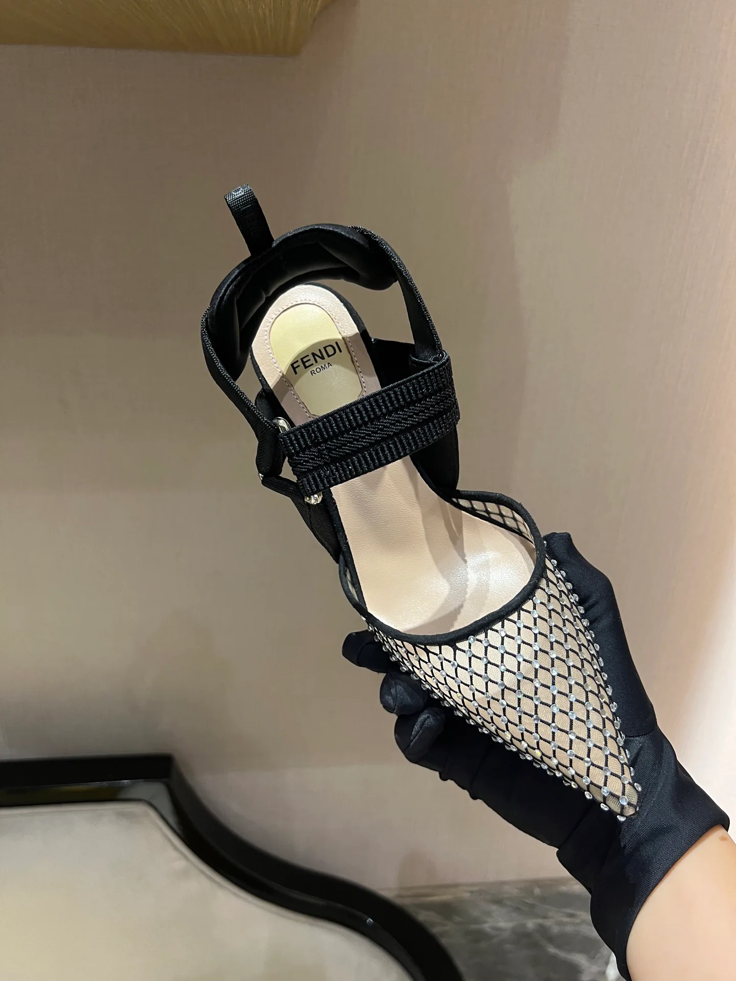 Босоножки Женские Fendi 19352421
