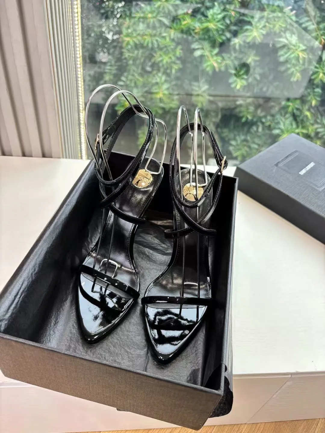 Сандалии Женские Saint Laurent 11660357