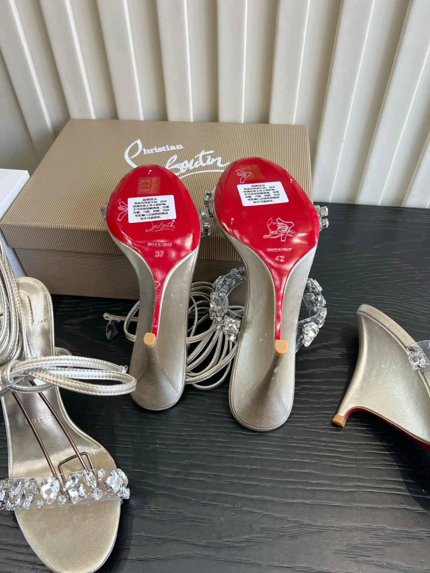 Босоножки Женские Christian Louboutin 18614259